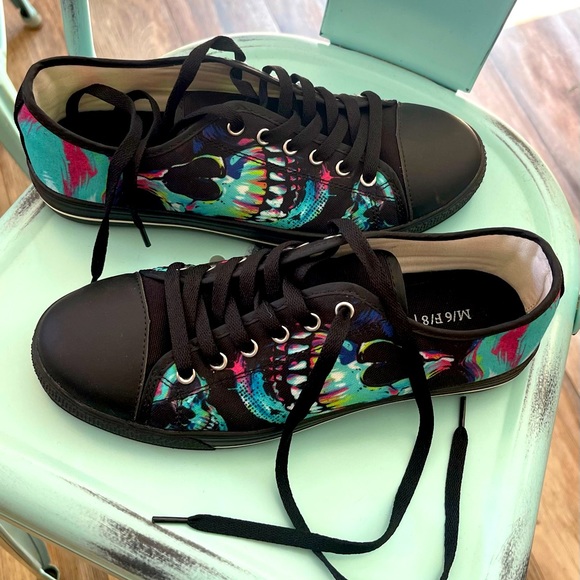 🖤☠️ Skull Sneakers ☠️🖤 - Picture 2 of 3